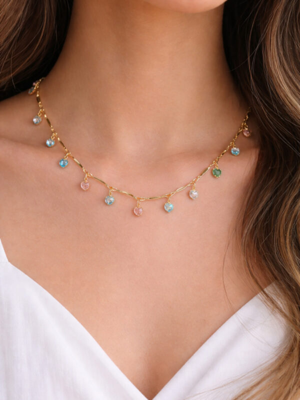 Kadın Altın Renk Renkli Kalp Taşlı Zarif Kolye – Şık ve Modern Tasarım - Görsel 1