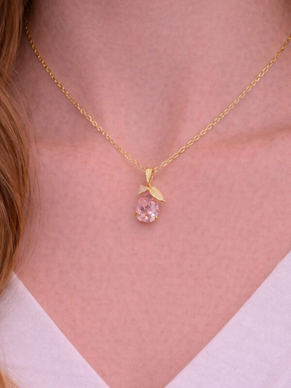 Gold Renk Pembe Çiçek Model Zirkon Taşlı Kadın Çelik Kolye - Görsel 1