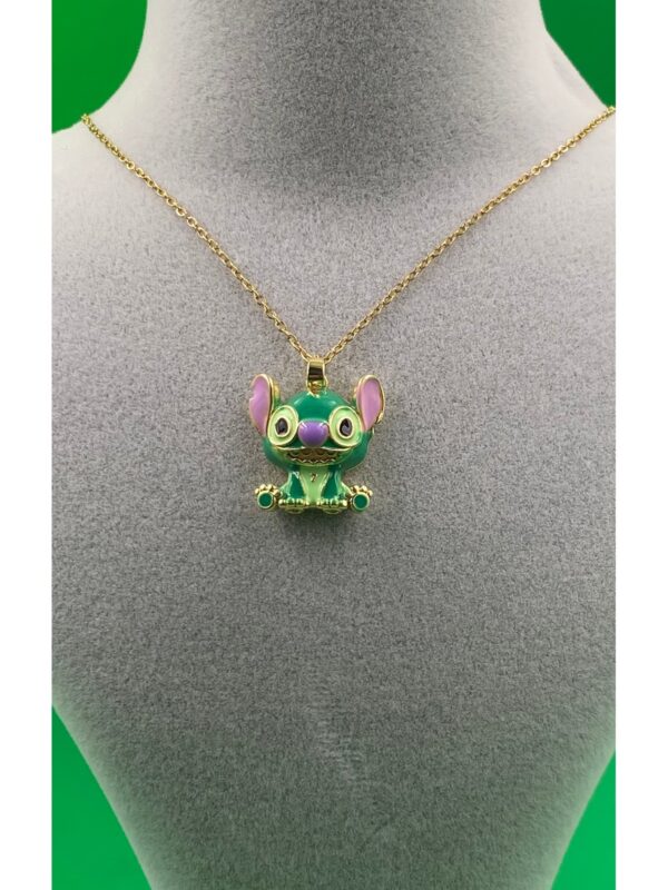 Kadın Altın Renk Yeşil Stitch Figürlü Mineli Kolye - Görsel 3
