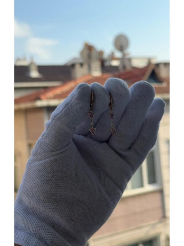 Kadın Gold Renk Üçgen Kesim Pembe Zirkon Taşlı Sallantılı Küpe - Görsel 2