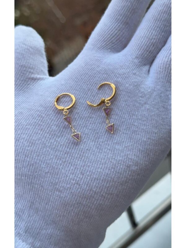 Kadın Gold Renk Üçgen Kesim Pembe Zirkon Taşlı Sallantılı Küpe - Görsel 3