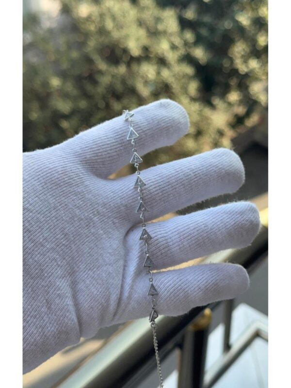 Kadın Gümüş Renk Üçgen Kesim Zirkon Taşlı Bileklik 18 CM - Görsel 1